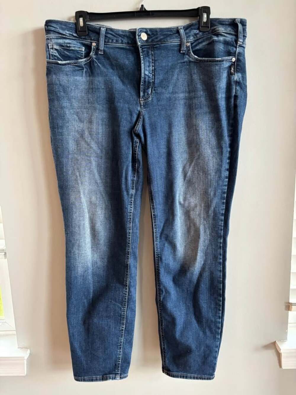 Silver Jeans Co. Suki Mid Rise Straight Curvy Jeans Size 20/31 Faded Indigo Wash